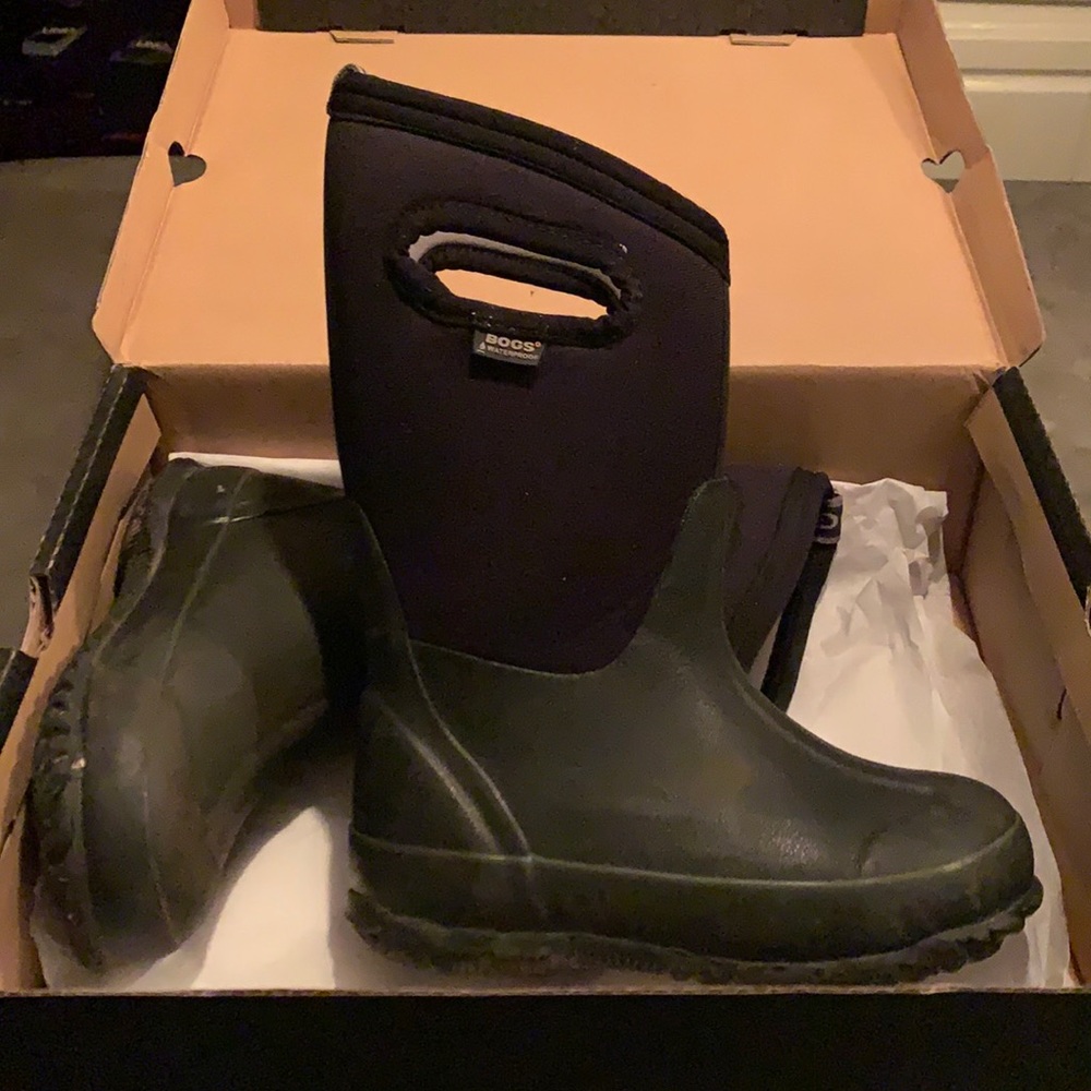 Toddle Boy Bogs, Size 11, gently used, lots of life left!